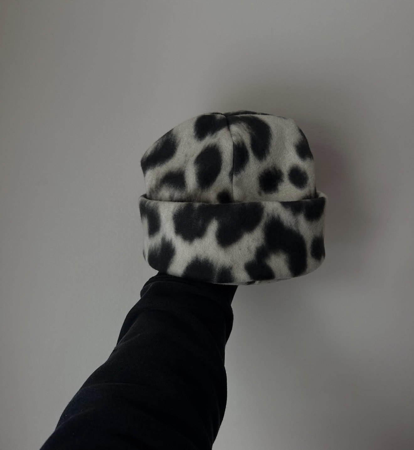 Topstitch beanie — Snow Leopard Cuff